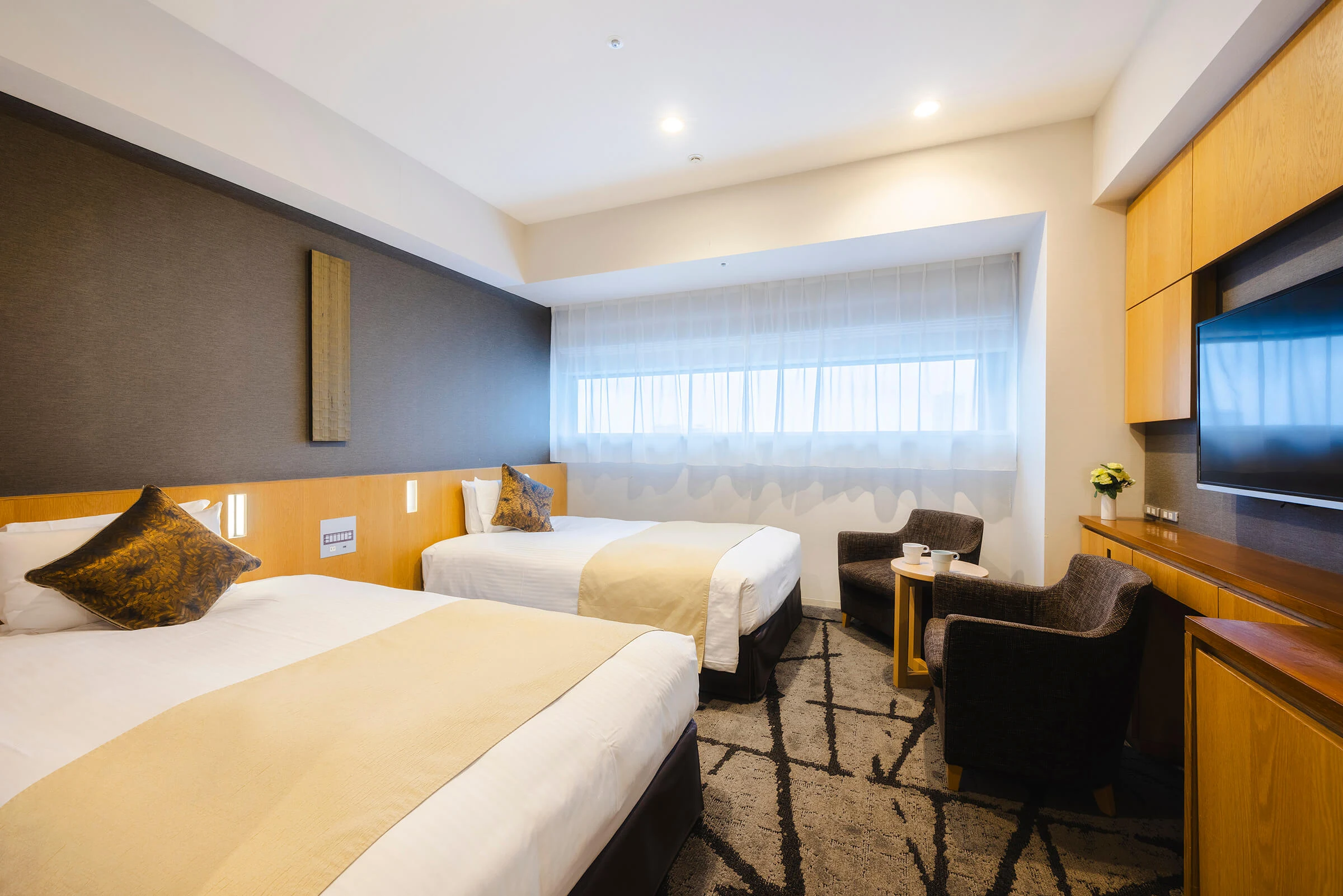 โรงแรม Gracery Shinjuku การช็อปปิ้งและที่พักในโตเกียว: ฝั่งตะวันออกของชินจูกุและการกลับห้องในตอนกลางคืน