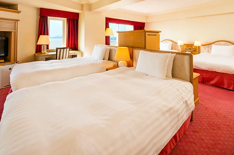 Grand Nikko Deluxe Family 56 ตารางเมตรมีเตียงกว้าง 120 ซม. 4 เตียง เหมาะกับผู้ใหญ่ 4 คนที่ต้องการคุณภาพการนอนเท่าเทียม