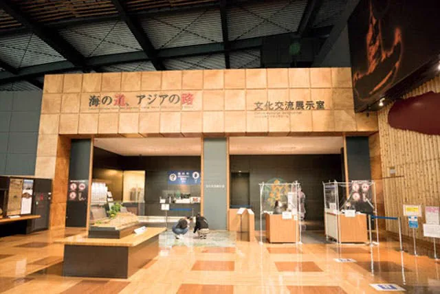 ทางเข้า Cultural Exchange Exhibition ชั้น 4 ของพิพิธภัณฑ์แห่งชาติคิวชู เหมาะกับการเผื่อเวลาประมาณ 60–90 นาทีในทริป Dazaifu