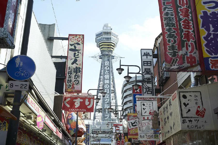Tsutenkaku มีคุณค่ามากที่สุดเมื่อวางคู่กับ Shinsekai และมื้อเย็นในย่านเดียวกัน