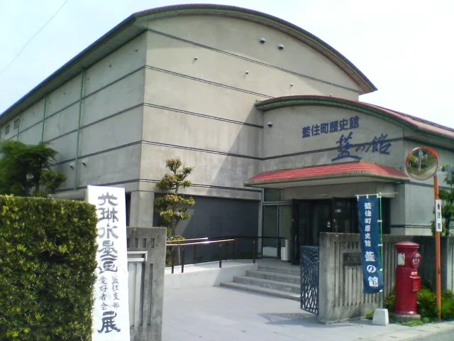 กระบวนการย้อมครามแบบดั้งเดิมใน Tokushima ซึ่งควรเลือกเวิร์กช็อปจากเวลา การจอง และชิ้นงานที่ต้องการทำ