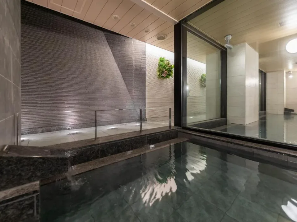 ห้องอาบน้ำรวมใน Nishitetsu Hotel CROOM Hakata Gion