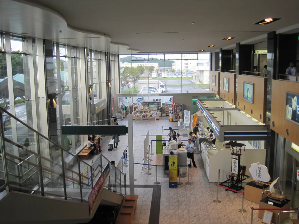 Noto Satoyama Airport vs Komatsu Airport｜ไปวาจิมะ วาคุระออนเซ็น หรือคานาซาวะ ลงที่ไหน?