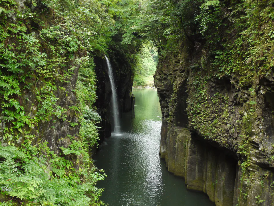 น้ำตกมานาอิและบริเวณเรือพายในช่องเขาทาคาชิโฮ
