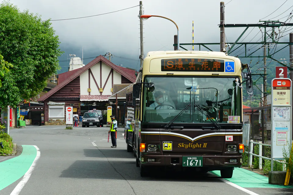 Gora เป็นหนึ่งในฐานพักของฮาโกเนะ แต่จาก Gotemba ต้องตรวจเส้นรถบัสตามโรงแรมจริง ไม่ใช่คิดว่าทุกพื้นที่อยู่เส้นเดียวกัน