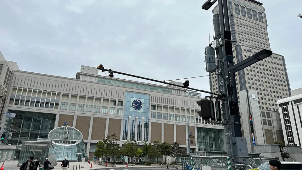 คืนสุดท้ายฮอกไกโดพัก Sapporo หรือใกล้ New Chitose Airport?|ตัดสินจากเวลาไฟลต์ คืนรถ และหิมะ