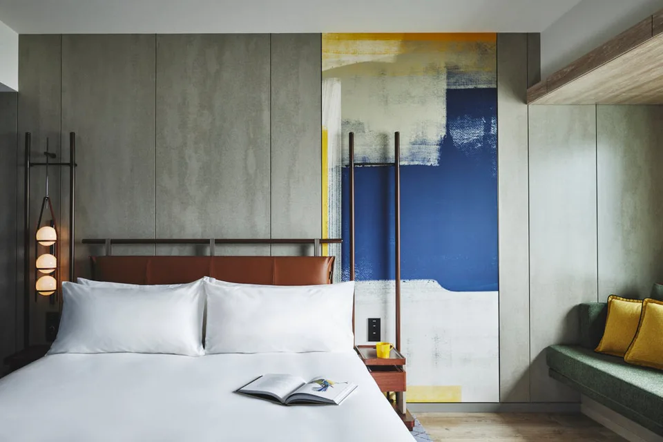 การออกแบบเตียงและหัวเตียงในห้องพัก voco Osaka Central