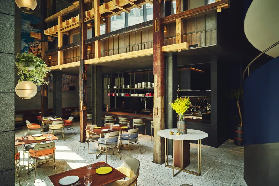 พื้นที่ร้านอาหาร LOKAL HOUSE ภายใน voco Osaka Central