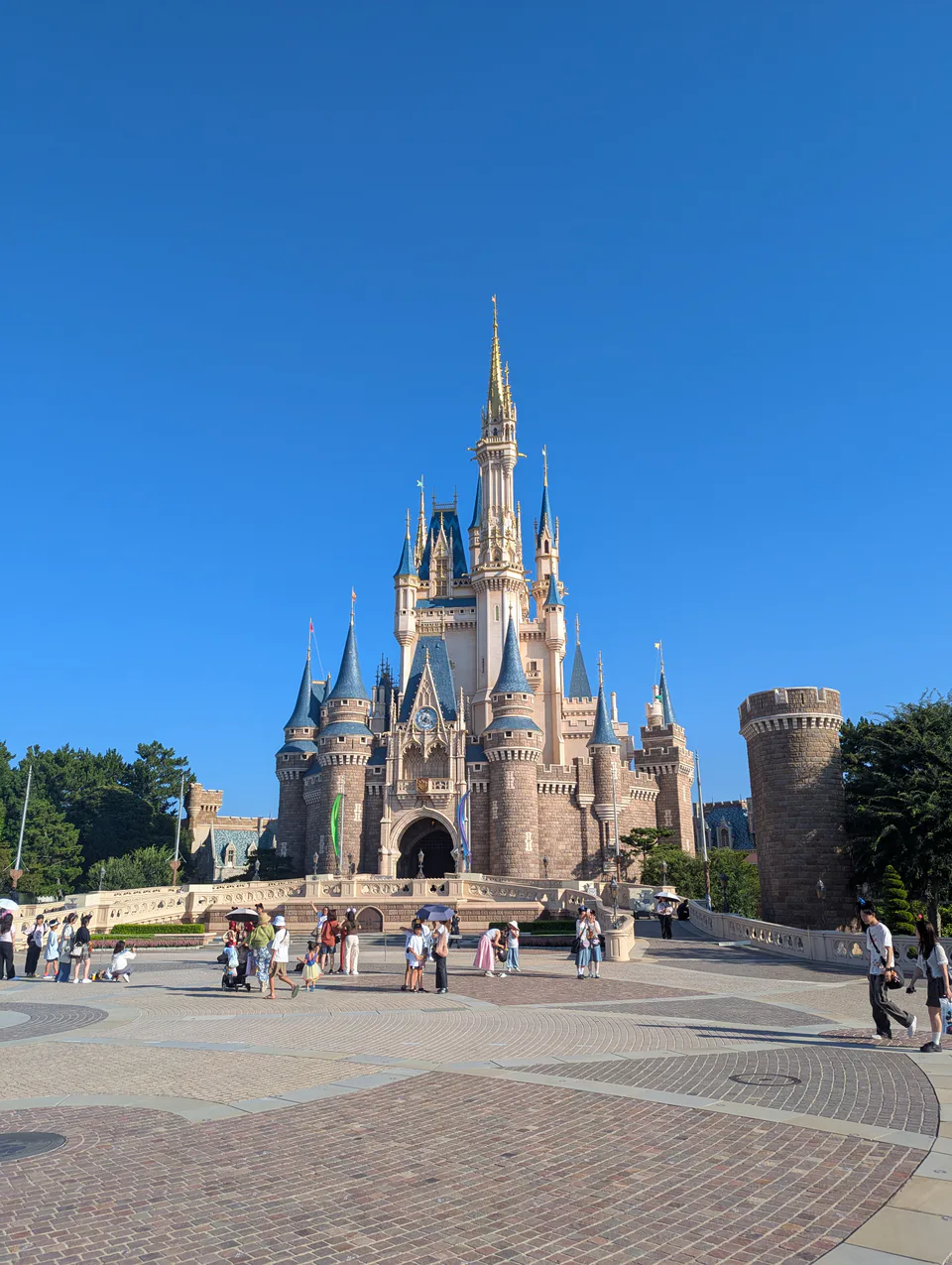 Tokyo Disneyland เป็นวันภารกิจเต็มวัน แต่ถ้ามีเพียงหนึ่งวันก็ไม่จำเป็นต้องเปลี่ยนฐานพักทั้งทริป