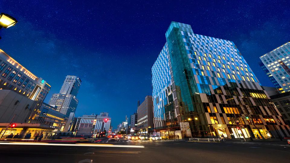 โรงแรม Gracery Sapporo หน้าสถานีซัปโปโร เหมาะสำหรับนักเดินทางที่ต้องการไป PREMIST DOME หรือ Kitakara Eeru โดยยังคงใช้เส้นทาง JR อยู่
