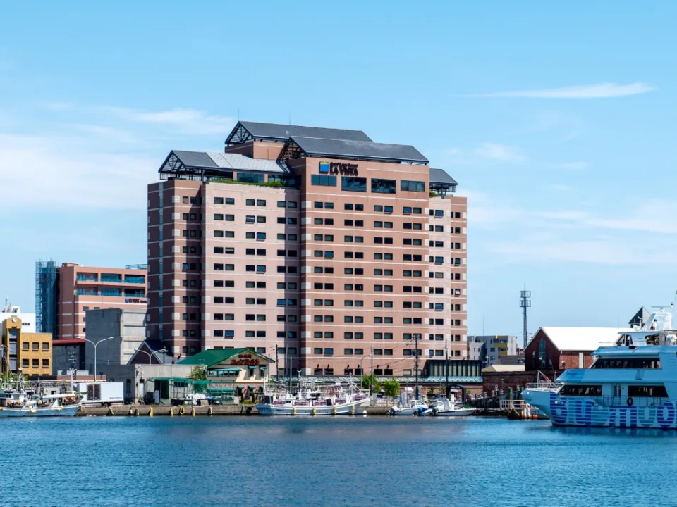 ที่พัก La Vista Hakodate Bay ลา วิสตา ฮาโกดาเตะ เบย์｜พักที่ฮาโกดาเตะเบย์ ไม่อยู่ใกล้สถานีรถไฟ 15 นาที ควรเปลี่ยนเป็นออนเซ็นบนดาดฟ้าหรือไม่?