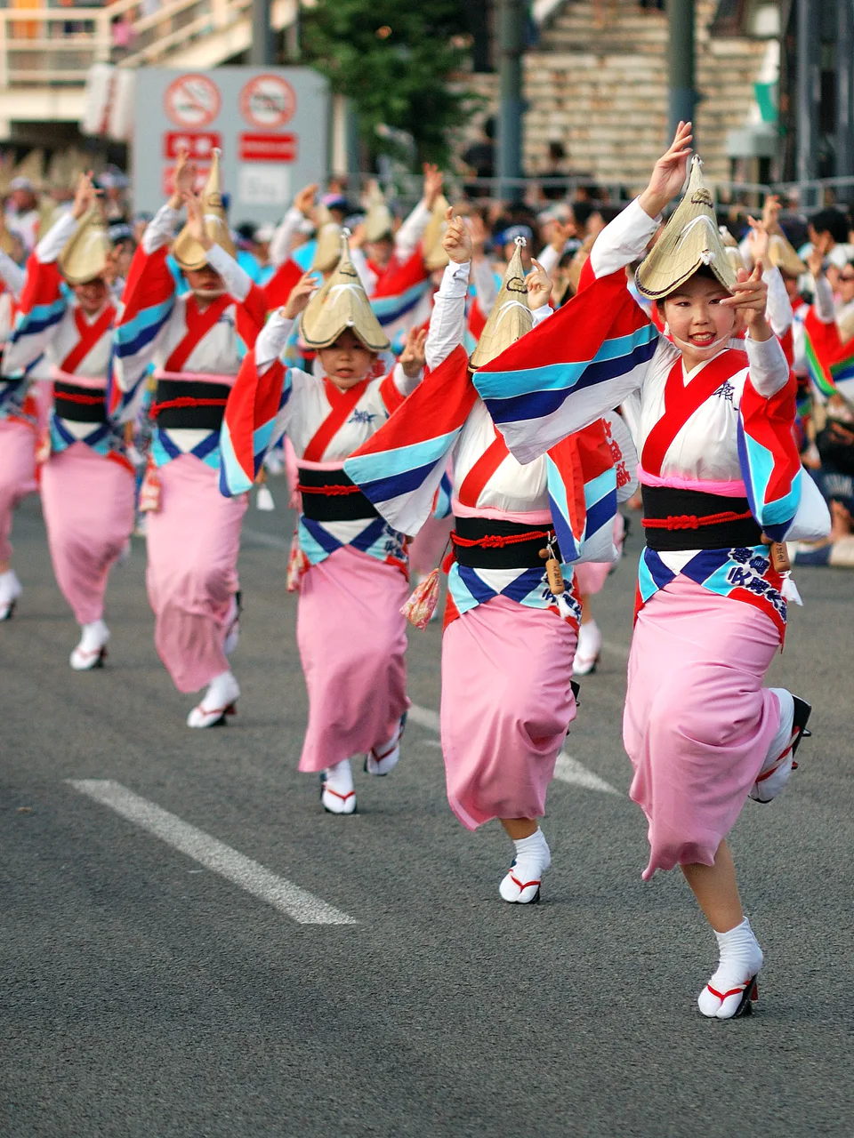 Tokushima Awa Odori 2026|ที่นั่งเสียเงิน vs ดูฟรี เลือกสนามไหนดี?