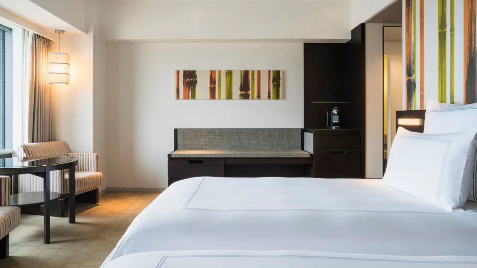 ห้องพักและพื้นที่เตียงของ Swissotel Nankai Osaka