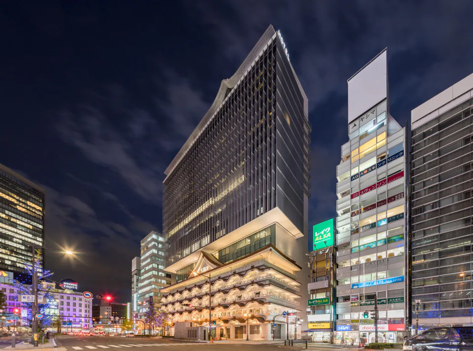 สถาปัตยกรรมและภายนอกของ Hotel Royal Classic Osaka การพิจารณาเส้นทางการเดินทางเมื่อพาพ่อแม่ไปพักที่นัมบะ