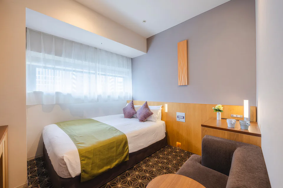 ห้องพักและพื้นที่เตียงของโรงแรม Gracery Shinjuku