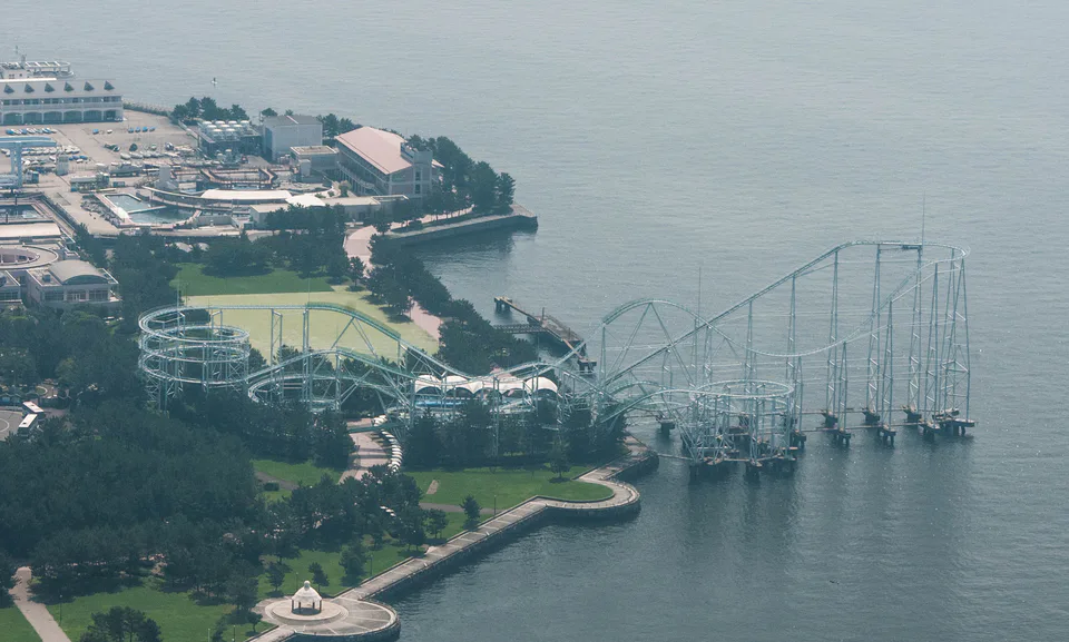 Surf Coaster LEVIATHAN ที่ Yokohama Hakkeijima Sea Paradise เป็นเครื่องเล่นที่ควรใส่ในรายการจริงก่อนคำนวณว่า One-Day Pass คุ้มหรือไม่