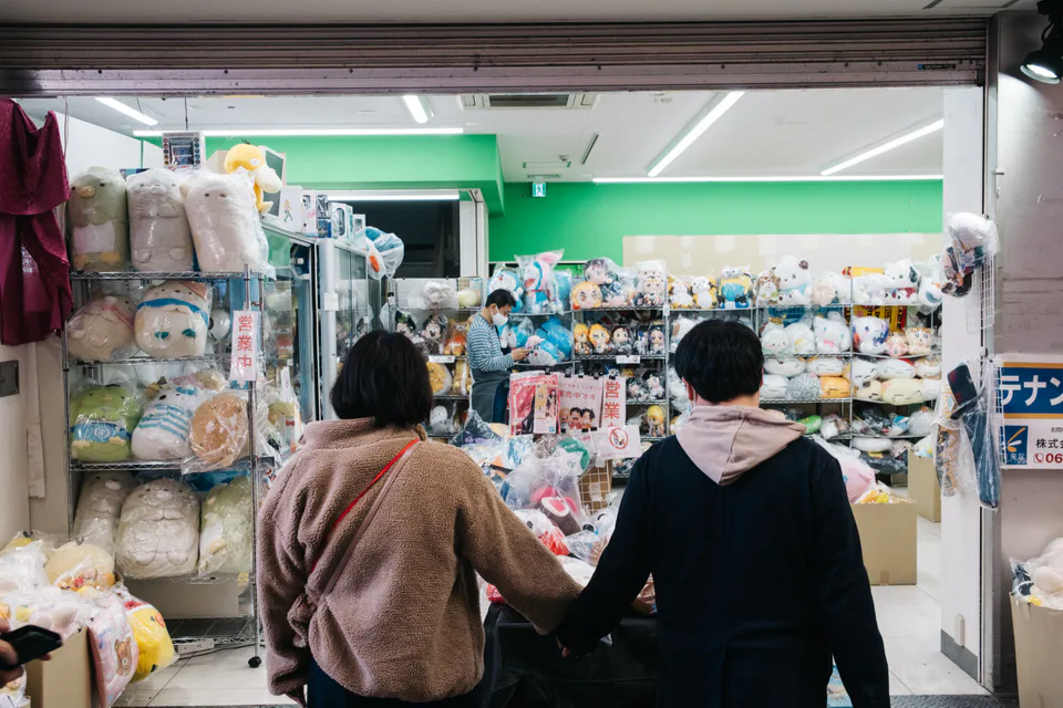 ถนนร้านอุปกรณ์ครัวในย่าน Namba ที่สามารถเชื่อมกับ Kuromon Market และ Dotonbori ได้