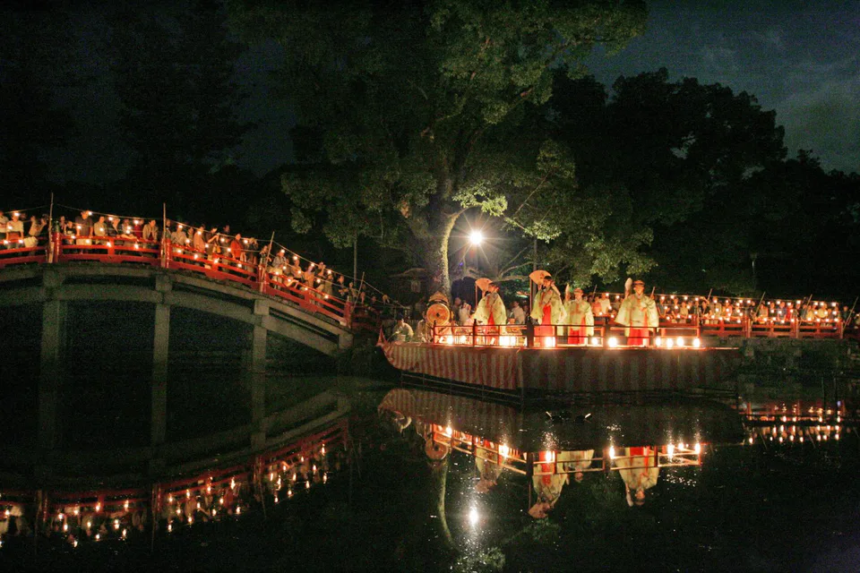 งานพิธีใหญ่ของพิธีกรรมศาลเจ้าไดซะฟุ｜การกลับมาของเทพเจ้า การจุดเทียนนับพันและการเดินทางในเวลากลางคืน