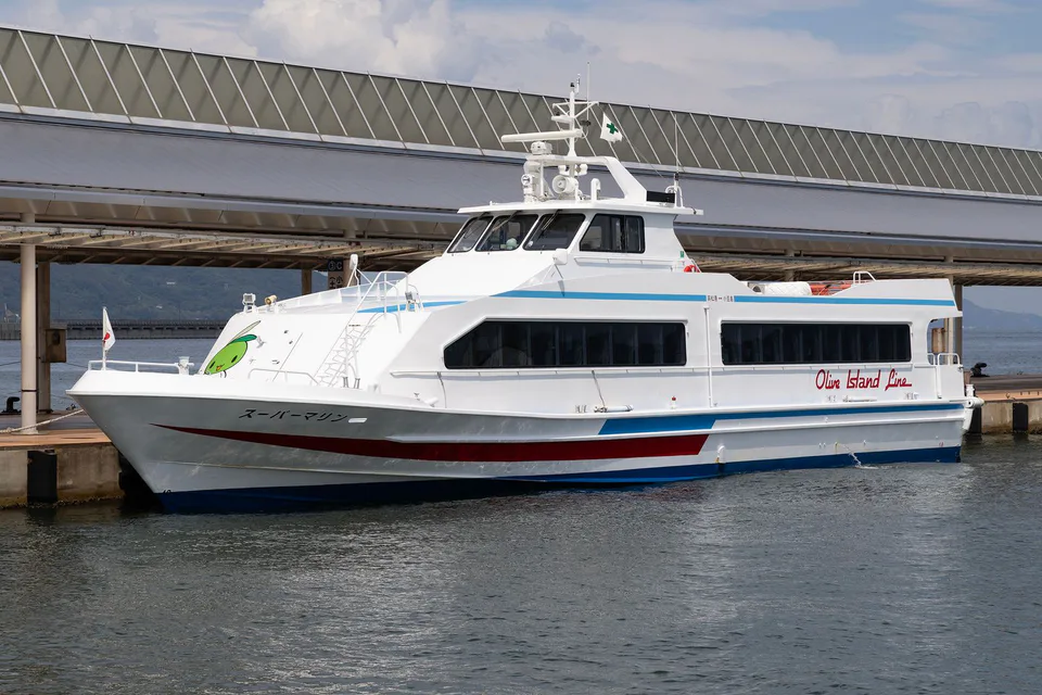 เรือเฟอร์รี่เชื่อม Takamatsu กับเกาะ Shodoshima
