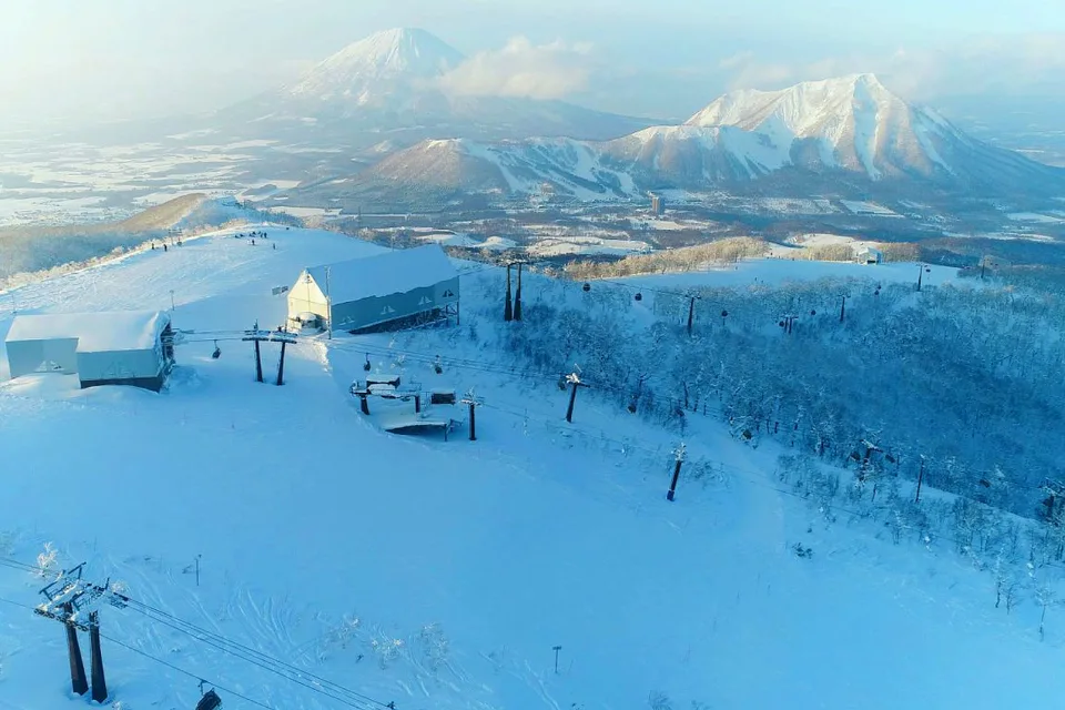 Rusutsu Resort ในฤดูหนาว เหมาะกับ day trip หนึ่งวันหรือการค้างคืนเมื่อเล่นหลายวัน