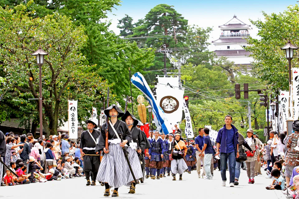 Aizu Hanko Gyoretsu กับปราสาทสึรุกะ ฉากหลักของ Aizu Festival วันที่ 20 กันยายน