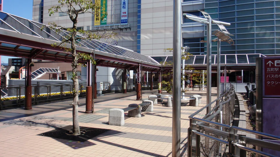 พักทาคามัตสึตรงไหนดี?｜Takamatsu Station vs Kawaramachi เลือกจากเรือเช้า JR และมื้อค่ำ